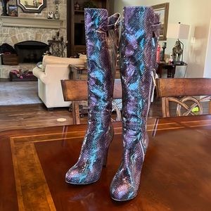 Donald Pliner snake skin 4” high heel boots with side zipper excellent condition